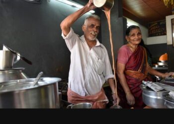 चहा-कॉफी विकून जोडीने फिरले तब्बल २३ देश!