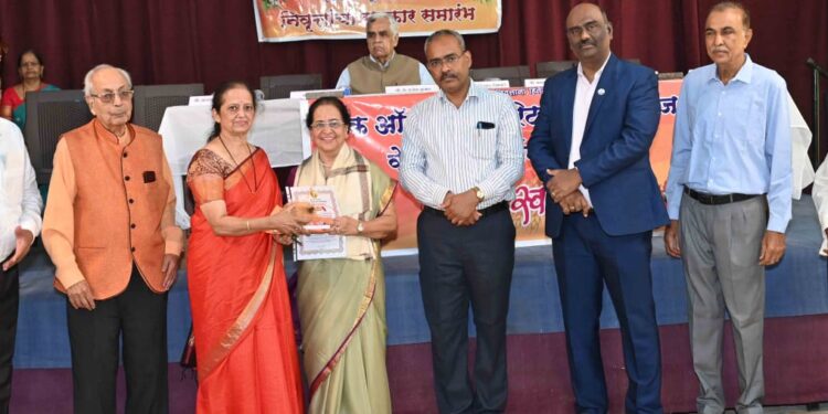 समर्पित सेवेचा यथोचित गौरव, ७५ वर्षे पूर्ण केलेल्या सदस्यांचा सन्मान