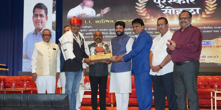 समाजातील चांगल्या कामासाठी कौतुकाची थाप!