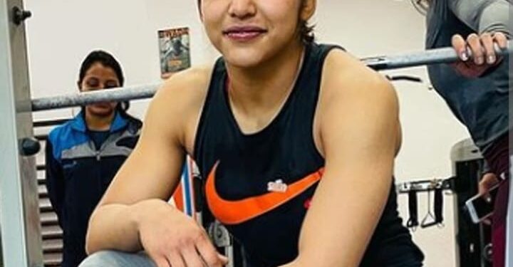 ती हारली तरीही ती जिंकली! … गुडघे न टेकता ती एका हाताने लढली…