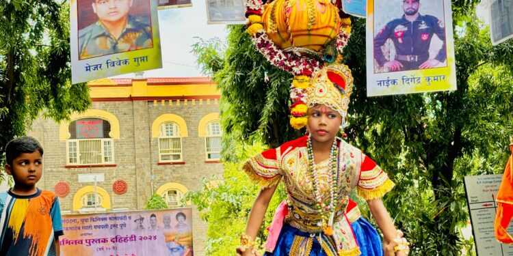 पुस्तकांच्या रूपात जेव्हा कान्हा भेटतो…!