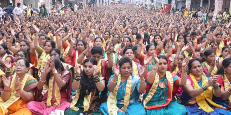 35 हजार महिलांनी केला महाआरतीचा गजर, स्त्री शक्तीचा जागर!