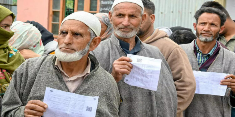 दहशतीच्या विरोधात उभी ठाकली लोकशाही! जम्मू-काश्मीरमध्ये झाले विक्रमी मतदान