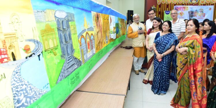 ५० फूट लांब कॅनव्हासवर साकारले महाराष्टाचे पर्यटन वैभव