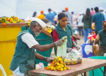 ‘स्वच्छ’ प्रयत्नांनी शहर राखले चकाचक!… निर्माल्य संकलनासाठी कचरावेचकांचे प्रयत्न