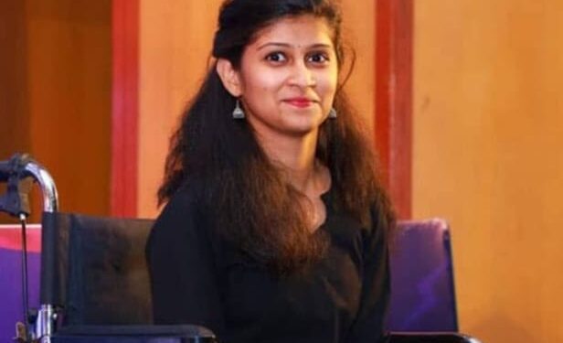 अपंगत्वावर मात करत दीक्षा दिंडेने मिळवली ब्रिटिश सरकारची स्कॉलरशिप