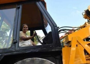 11 वाहने चालवणारी ७१ वर्षांची अम्मा ठरतेय इतरांसाठी प्रेरणा!