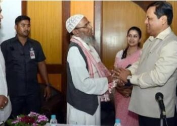 ९ शाळा उघडत वंचित मुलांच्या शिक्षणामधली दरी भरून काढणारे अहमद अली