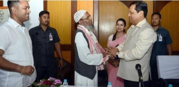 ९ शाळा उघडत वंचित मुलांच्या शिक्षणामधली दरी भरून काढणारे अहमद अली