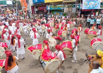 सोलापूरात पारंपरिक वाद्यांच्या गजरात लक्षवेधी मिरवणूका