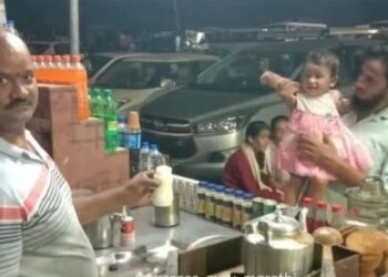 इथे चहाच्या टपरीवर मिळते बाळांसाठी मोफत दूध