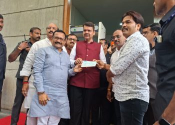 पूरग्रस्तांसाठी भाजी विक्रेत्याचे ‘लाख’मोलाची मदत