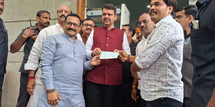 पूरग्रस्तांसाठी भाजी विक्रेत्याचे ‘लाख’मोलाची मदत