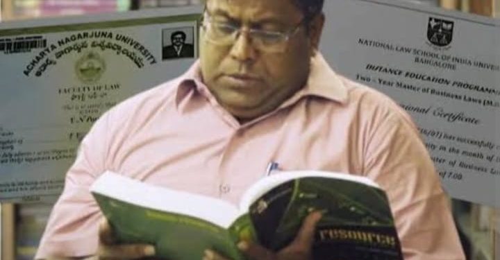 डॉ. पार्थिवन… ‘डिग्रींचं चालतं-बोलतं संग्रहालय’