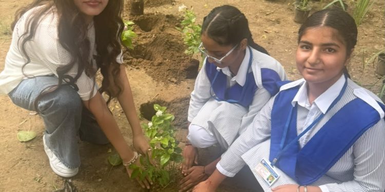अवघ्या १६ व्या वर्षी गुणीषा कौरची पर्यावरण संवर्धनात आंतरराष्ट्रीय भरारी!